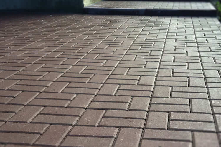 Коричневая тротуарная плитка
